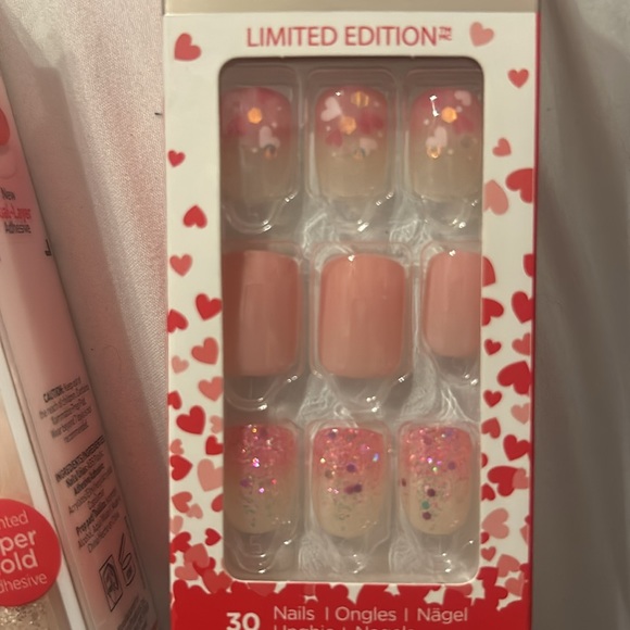 Kiss Valentines Day/French Press Ons - Picture 2 of 3